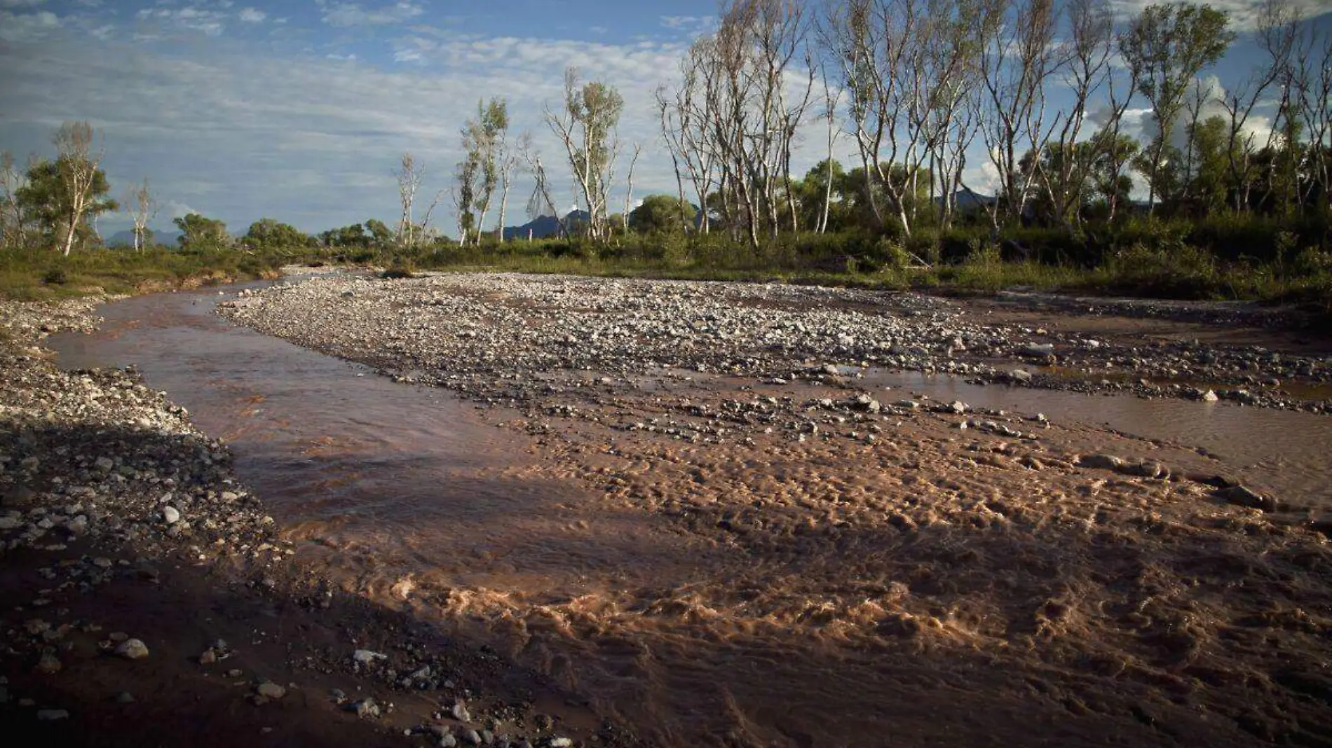 Repudia AMLO entrega de concesiones de agua en Cananea a Grupo México